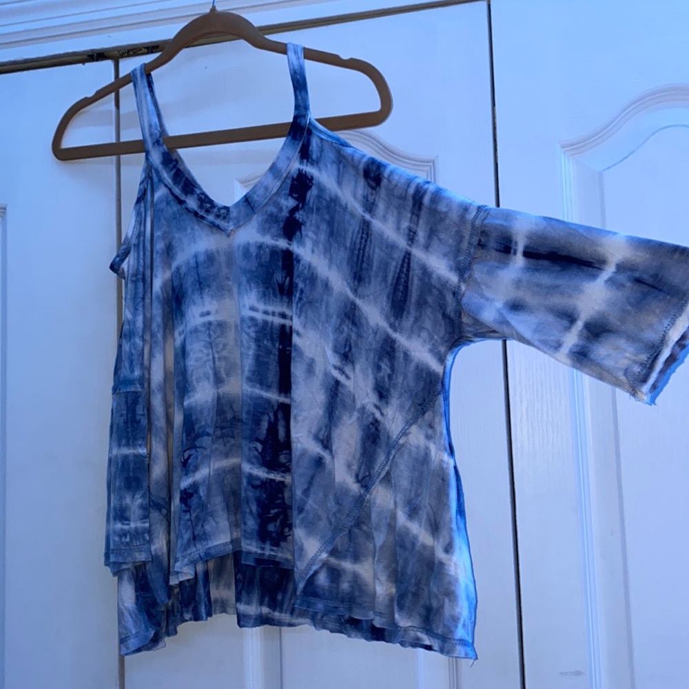 Cold shoulder long sleeve shirt